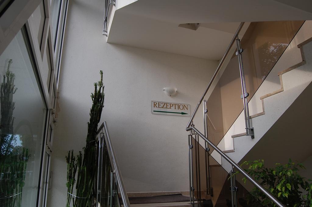 Hotel Jahnke Нойбранденбург Экстерьер фото