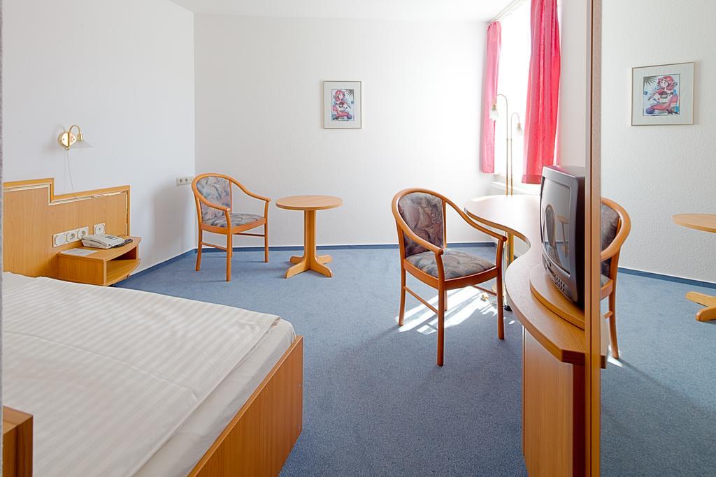 Hotel Jahnke Нойбранденбург Номер фото